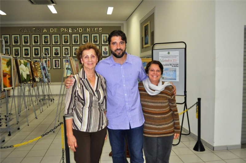 Vereador Gustavo Bagnoli, ao lado da idealizadora da proposta, a professora Oraciema Cruz