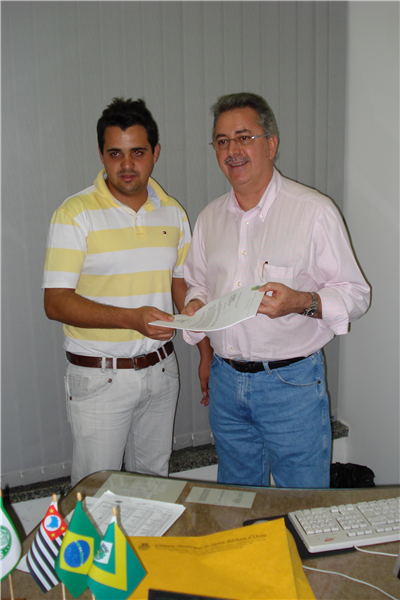 Pinguim entrega ofício a Sardelli