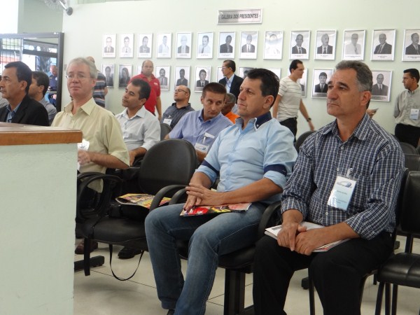 Kadu e Ademir em reunião do Parlamento Metropolitano.