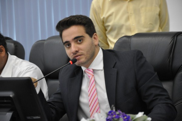 Felipe quer saber se lei de sua autoria está sendo cumprida